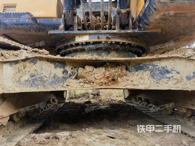 轉(zhuǎn)盤和下車架正前（工作和回轉(zhuǎn)裝置）