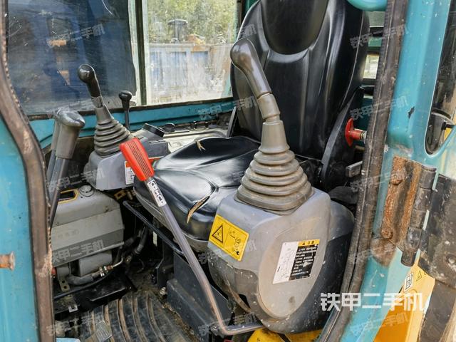 座椅左側(cè)控制臺/音響/含左手柄（駕駛室部分）