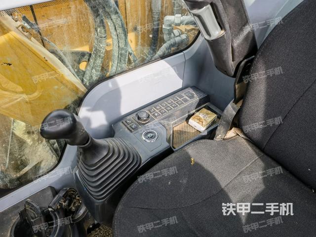 座椅右側(cè)控制臺/鑰匙門/油門/含右手柄(駕駛室部分) 座椅右側(cè)控制臺/鑰匙門/油門/含右手柄(駕駛室部分)