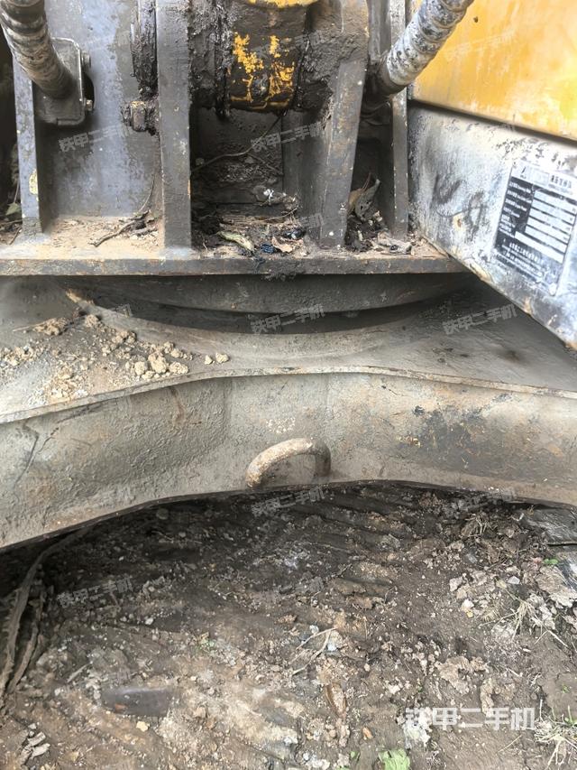 轉(zhuǎn)盤和下車架正前（工作和回轉(zhuǎn)裝置）