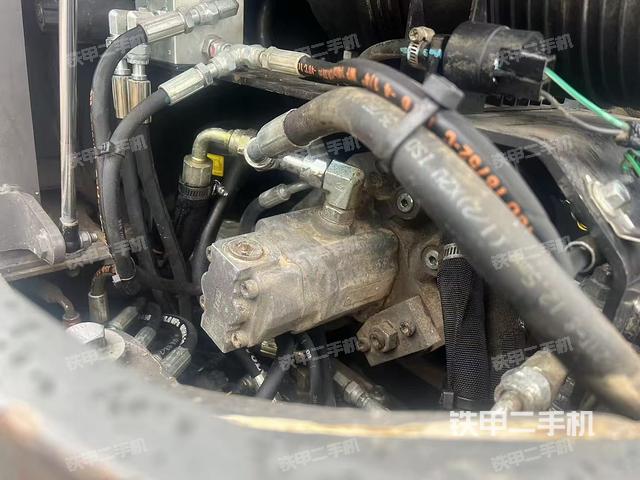 液壓泵艙室正面整體（整機(jī)外觀）