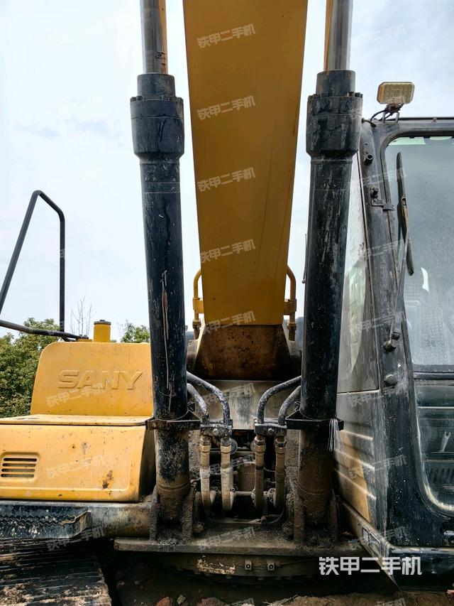 大臂油缸整體?豎拍（工作和回轉(zhuǎn)裝置）