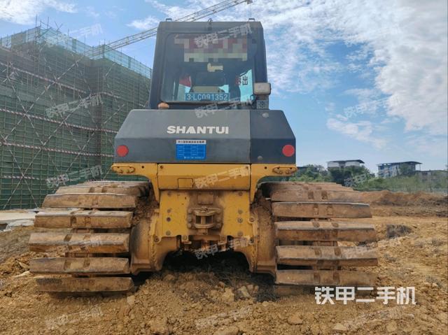 設(shè)備正前全景(推土機整車外觀) 設(shè)備正前全景(推土機整車外觀)