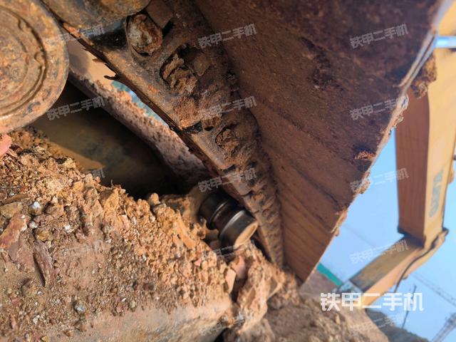 左驅(qū)動輪（行走機構(gòu)）