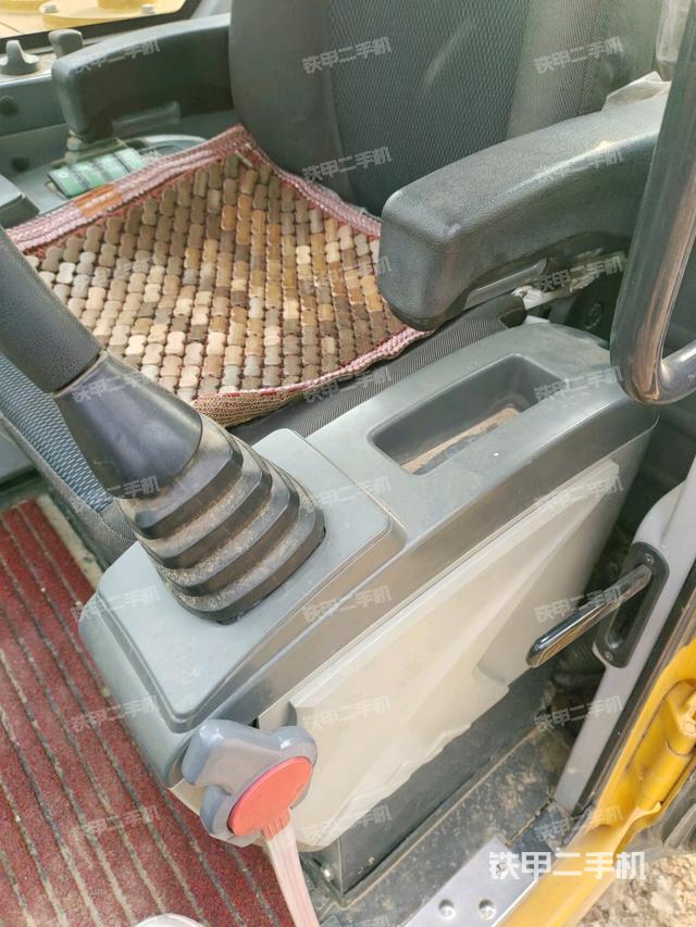 座椅左側(cè)控制臺/音響/含左手柄（駕駛室部分）