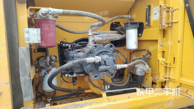 液壓泵艙室正面整體（整機(jī)外觀）