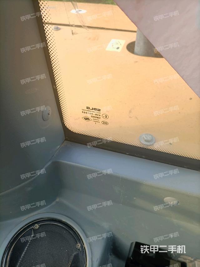 后窗玻璃角标(驾驶室部分) 后窗玻璃角标(驾驶室部分)