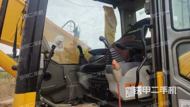 駕駛室整體（整機(jī)外觀）