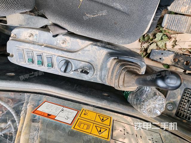 座椅右側(cè)控制臺/鑰匙門/油門/含右手柄（駕駛室部分）