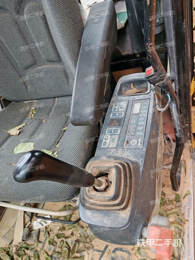 座椅左側(cè)控制臺/音響/含左手柄（駕駛室部分）