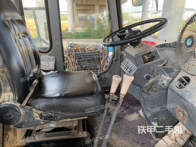 駕駛室操作臺(tái)（整機(jī)外觀及大件）