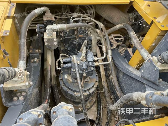 回轉馬達和主控閥（整機外觀）