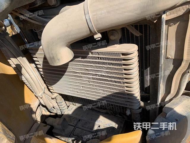 回轉(zhuǎn)馬達(dá)和主控閥（整機(jī)外觀）