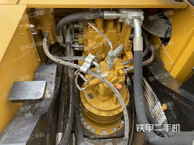 回轉(zhuǎn)馬達(dá)和主控閥（整機(jī)外觀）