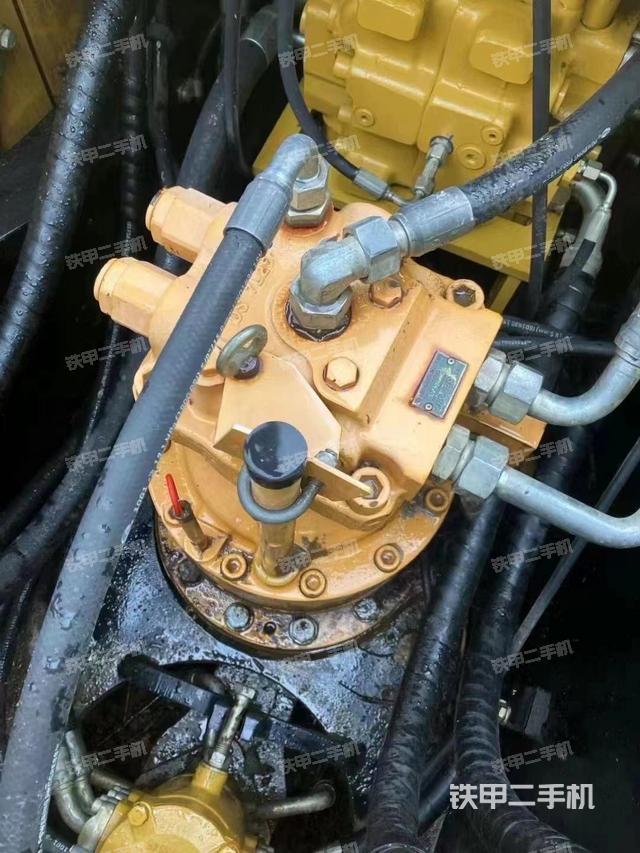 回轉(zhuǎn)馬達(dá)和主控閥（整機(jī)外觀）