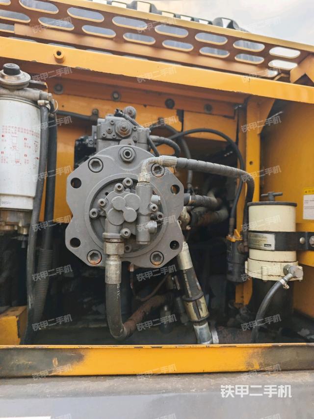 液壓泵艙室正面整體（整機(jī)外觀）