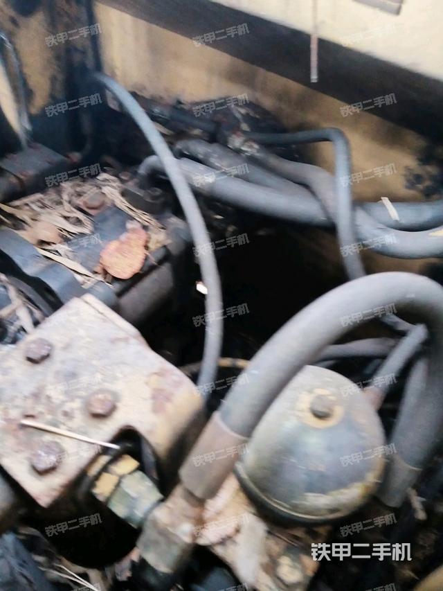 液壓泵艙室正面整體(整機(jī)外觀) 液壓泵艙室正面整體(整機(jī)外觀)
