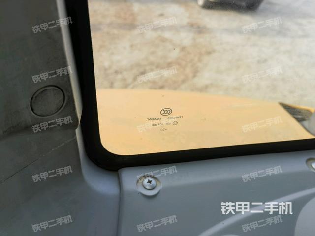 后窗玻璃角標（駕駛室部分）