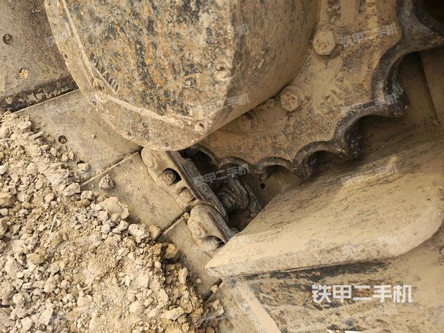 左驅(qū)動輪（行走機構(gòu)）