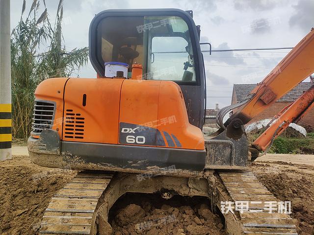 斗山DX60挖掘机