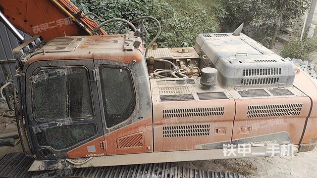 駕駛室整體（整機外觀）