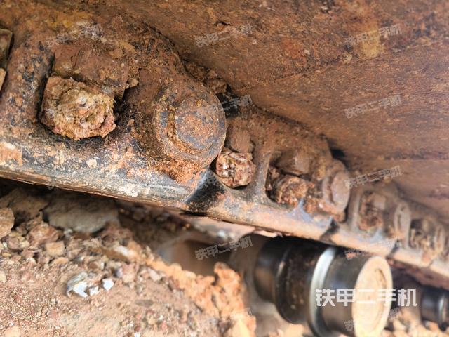 右驅(qū)動輪（行走機構(gòu)）