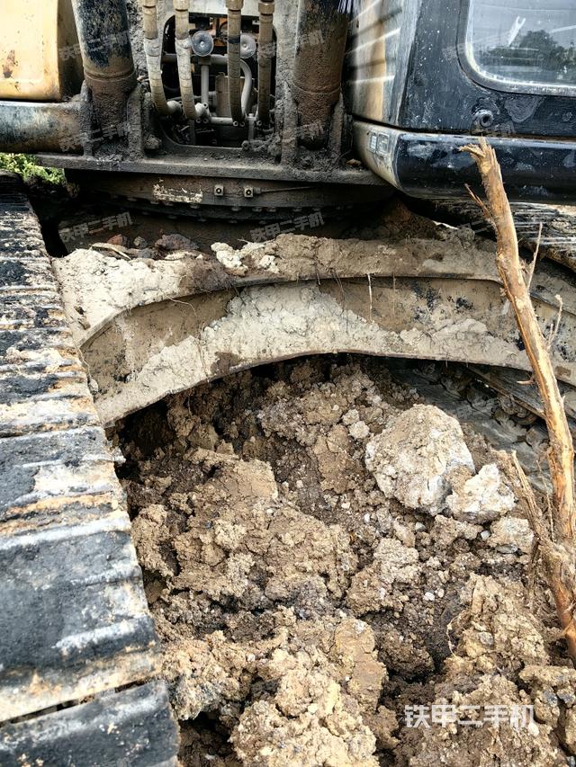 轉(zhuǎn)盤(pán)和下車(chē)架正前（工作和回轉(zhuǎn)裝置）