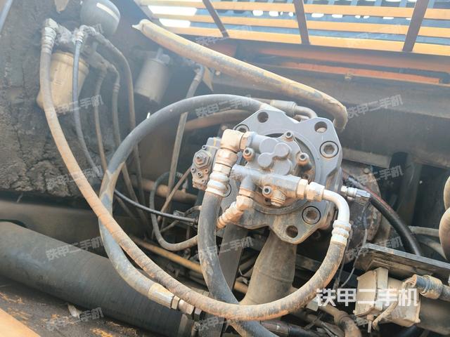 液壓泵斜45?左（大件艙室）