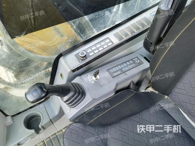 座椅右側(cè)控制臺(tái)/鑰匙門/油門/含右手柄（駕駛室部分）