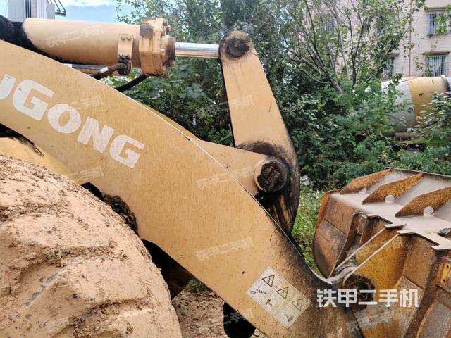 鏟斗油缸側(cè)面（工作裝置）