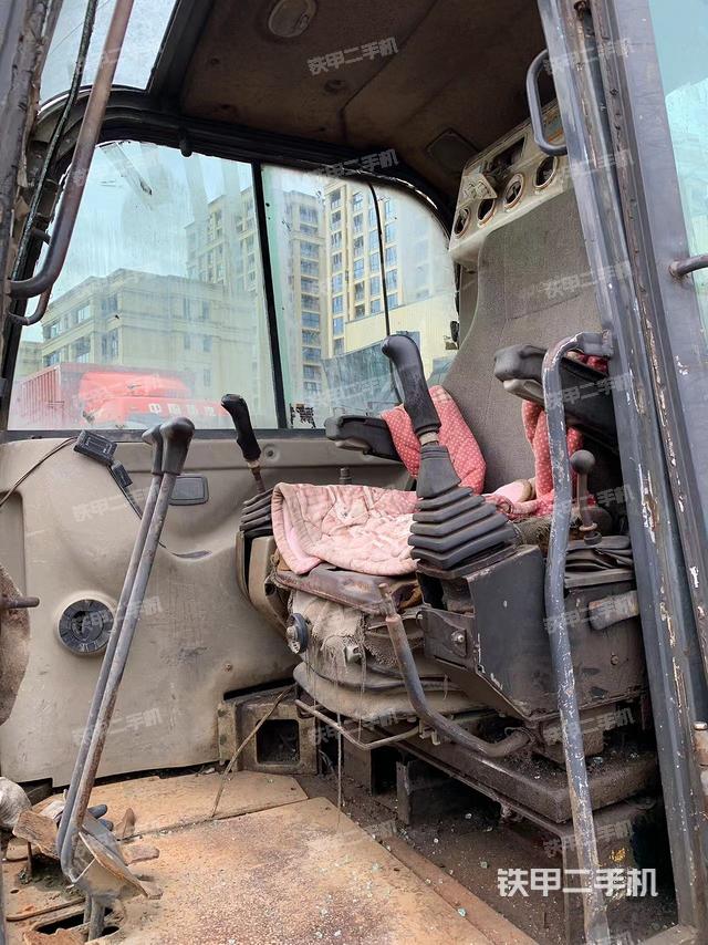 駕駛室整體（整機(jī)外觀）