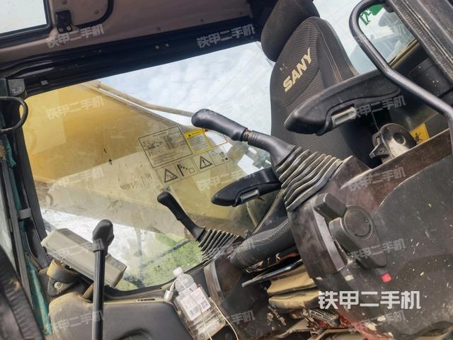 駕駛室整體（整機(jī)外觀）