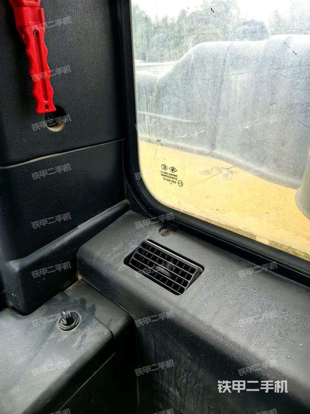 后窗玻璃角標(biāo)（駕駛室部分）