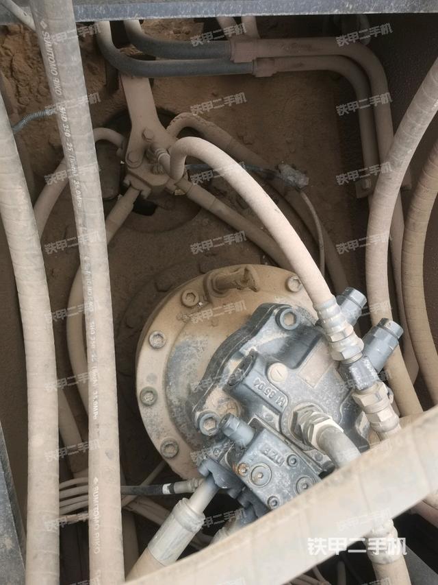 回轉(zhuǎn)馬達(dá)和主控閥（整機(jī)外觀）