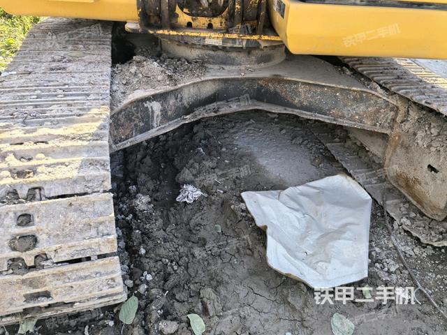 轉(zhuǎn)盤和下車架正前(工作和回轉(zhuǎn)裝置) 轉(zhuǎn)盤和下車架正前(工作和回轉(zhuǎn)裝置)