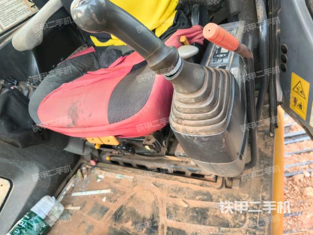 座椅右側(cè)控制臺/鑰匙門/油門/含右手柄（駕駛室部分）