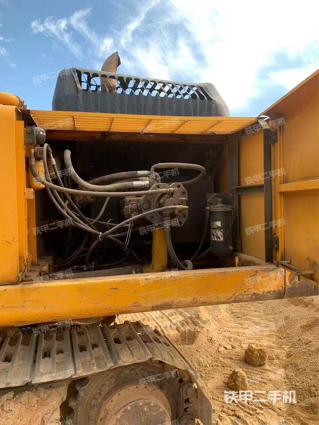 液壓泵艙室正面整體（整機(jī)外觀）