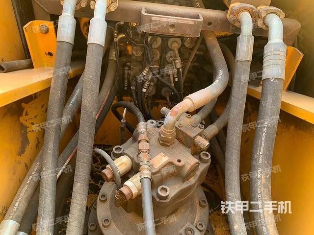 回轉(zhuǎn)馬達(dá)和主控閥（整機(jī)外觀）