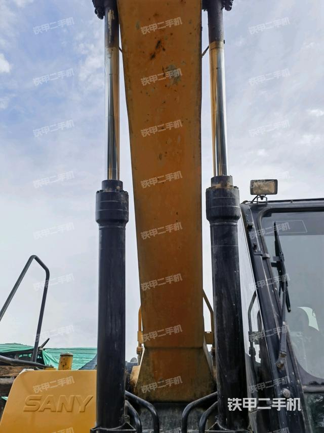 大臂油缸整體?豎拍（工作和回轉(zhuǎn)裝置）