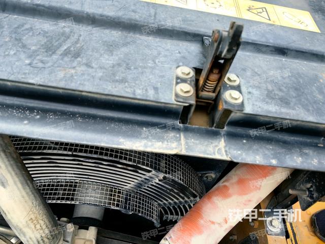 發(fā)動(dòng)機(jī)室（上車(chē)部件）