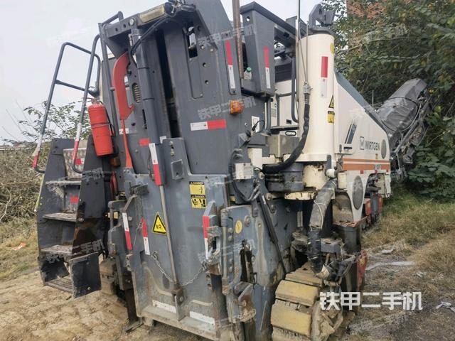 整機(jī)右側(cè)(設(shè)備外觀及核心部件) 整機(jī)右側(cè)(設(shè)備外觀及核心部件)