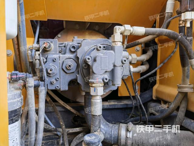 液壓泵斜45?左（大件艙室）