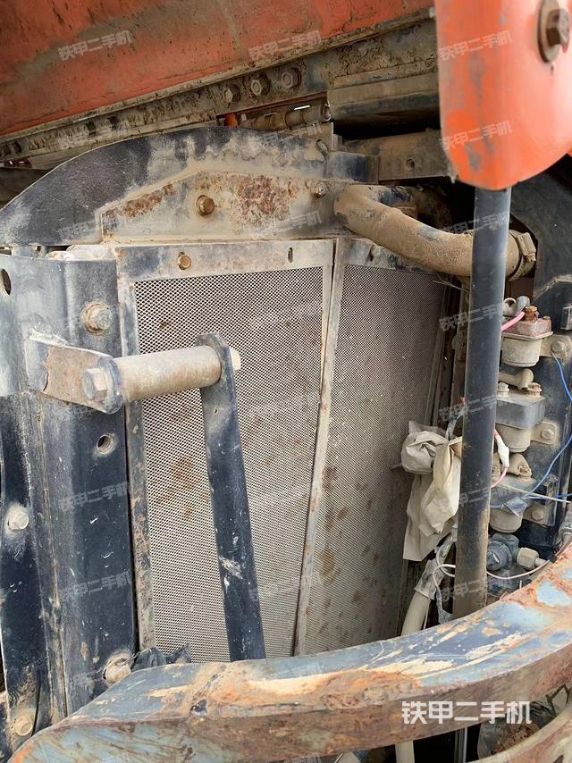 回轉(zhuǎn)馬達(dá)和主控閥（整機(jī)外觀）