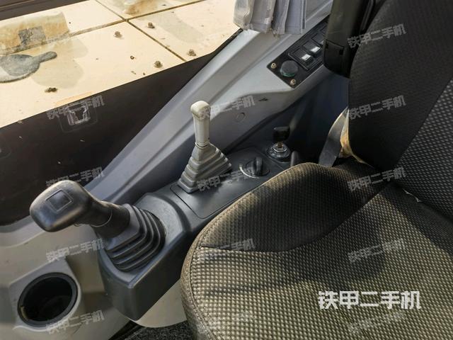 座椅右側控制臺/鑰匙門/油門/含右手柄（駕駛室部分）