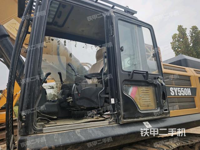 駕駛室整體(整機外觀) 駕駛室整體(整機外觀)