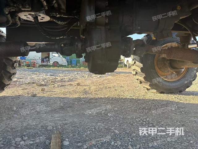 回轉(zhuǎn)馬達(dá)和主控閥（整機(jī)外觀）