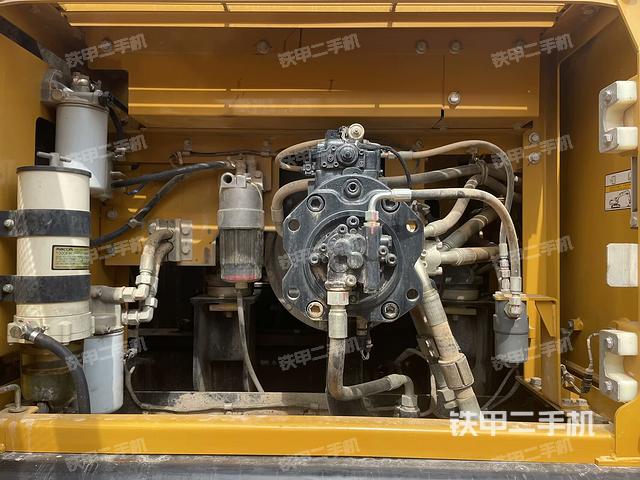 液壓泵艙室正面整體（整機(jī)外觀）