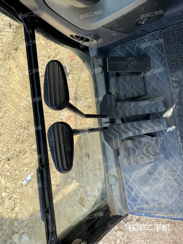 座椅左側(cè)控制臺/音響/含左手柄(駕駛室部分) 座椅左側(cè)控制臺/音響/含左手柄(駕駛室部分)