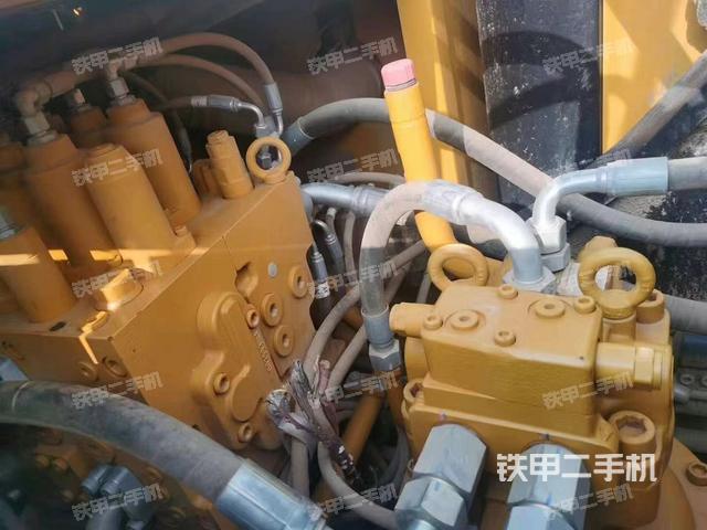 回轉(zhuǎn)馬達(dá)和主控閥（整機(jī)外觀）