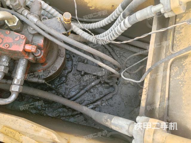 中央回轉接頭特寫（上車部件）